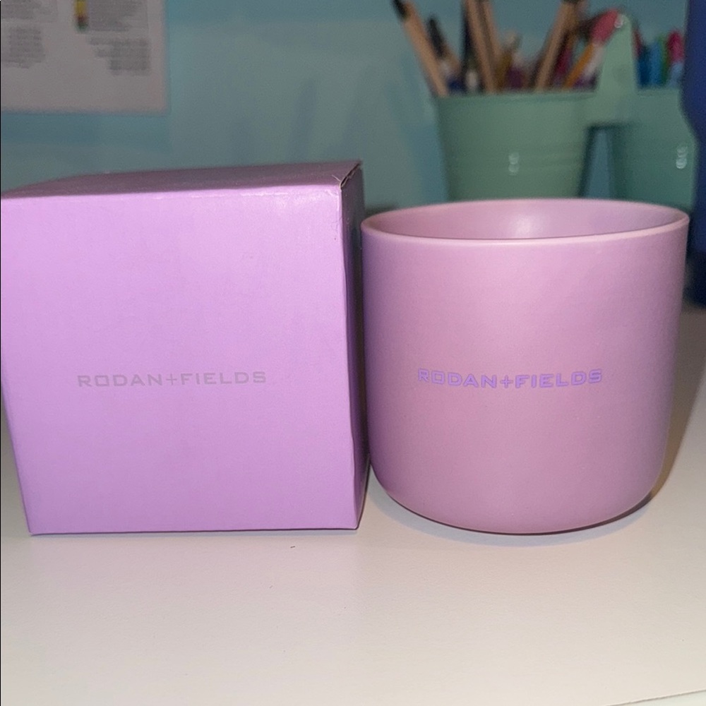 Rodan + Fields 7 oz scented soy wax candle NEW